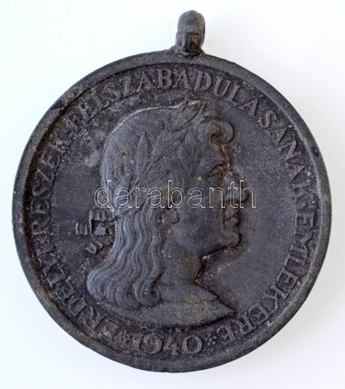 1940. 'Erdélyi részek felszabadulásának emlékére' cink emlékérem füllel, szalag nélkül. Szign.:BERÁN T:2 ph. Hungary 1940. 'Commemorative Medal for the Liberation of Transylvania' zinc medal with ear, without ribbon. Sign.:BERÁN L.