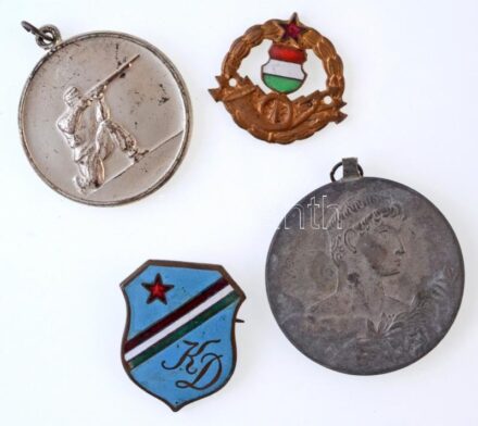 4db-os sportérem, jelvény és sapkajelvény tétel T:2