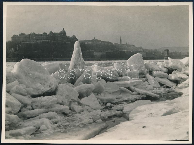 1934 Kinszki Imre (1901-1945) budapesti fotóművész hagyatékából, a szerző által feliratozott vintage fotó (jégzajlás), 12,8x17 cm