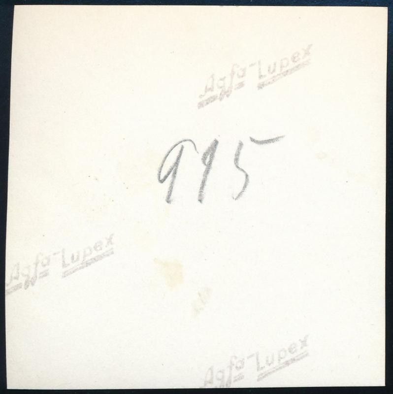 cca 1931 Kinszki Imre (1901-1945) budapesti fotóművész hagyatékából, jelzés nélküli vintage fotó (Irodák összenyitva), 5,8x5,8 cm - Image 2