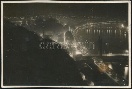 1930 Kinszki Imre (1901-1945) budapesti fotóművész hagyatékából, a szerző által datált vintage fotó (Bp. éjjel, ez a szerző 773. sz. felvétele), 6x8,7 cm