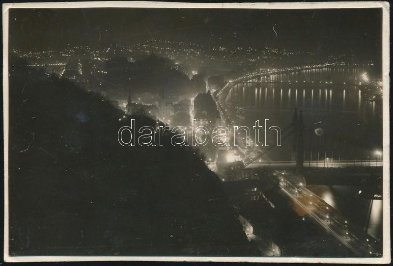 1930 Kinszki Imre (1901-1945) budapesti fotóművész hagyatékából, a szerző által datált vintage fotó (Bp. éjjel, ez a szerző 773. sz. felvétele), 6x8,7 cm