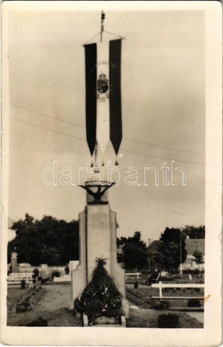1943 Margitta, Marghita; Országzászló / Hungarian flag. photo