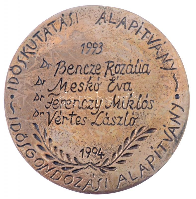 Turi György (1952- ) 1998. 'Brunner Zoltánné Jámbor Gréte alapító / Időskutatási Alapítvány - Idősgondozási Alapítvány' Br emlékérem (99mm) T:1- - Image 2