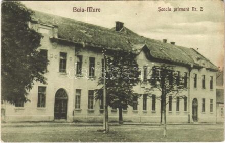 1940 Nagybánya, Baia Mare; Scoala primara Nr. 2. / Kettes számú általános iskola. Hátoldalon magyar zászlós szalag és visszatért bélyegzés / elementary school. Hungarian flag textile on the backside + '1940 Nagybánya visszatért' So.