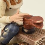 Cipész, biszkvit porcelán figura, kézzel festett, jelzetlen, kopásnyomokkal, m: 16 cm - Image 3