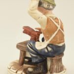 Cipész, biszkvit porcelán figura, kézzel festett, jelzetlen, kopásnyomokkal, m: 16 cm - Image 4