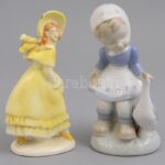4 db porcelán figura, kézzel festett, jelzetlen, egy lepattanással, egyik sérült, m: 11-13,5 cm - Image 2