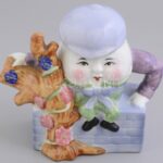 Figurális porcelán teáskanna, kézzel festett, jelzetlen, hibátlan, m: 16 cm