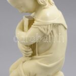 Bibliás lány. Műgyanta őrlemény szobor 24 cm