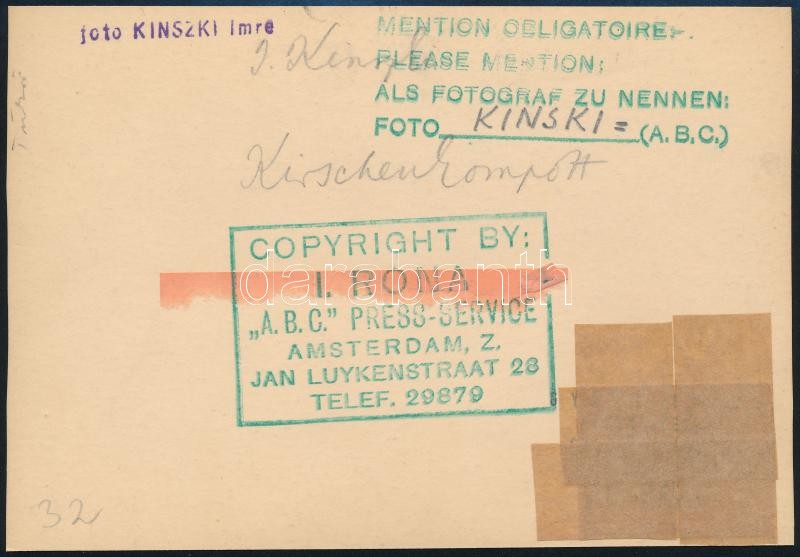 cca 1934 Kinszki Imre (1901-1945) budapesti fotóművész hagyatékából, pecséttel jelzett és aláírt vintage fotóművészeti alkotás (kompót), 10,5x15,6 cm - Image 2