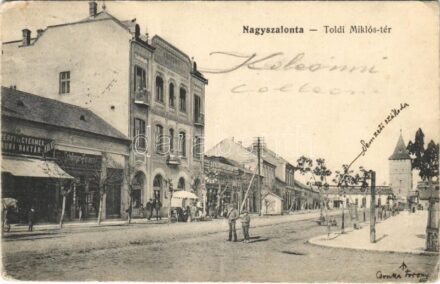 Nagyszalonta, Salonta; Toldi Miklós tér, Központi szálloda és vigadó, férfi és gyermek ruha raktár, Edison Mozgó mozi, Schillinger Ferenc üzlete, Szalontai Lapok kiadóhivatal / square, hotel, cinema, shop, newspaper's office (EK)