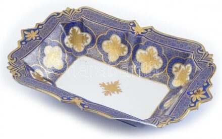 Kínálótál, porcelán, erősen sérült, jelzett, 37x23x7cm