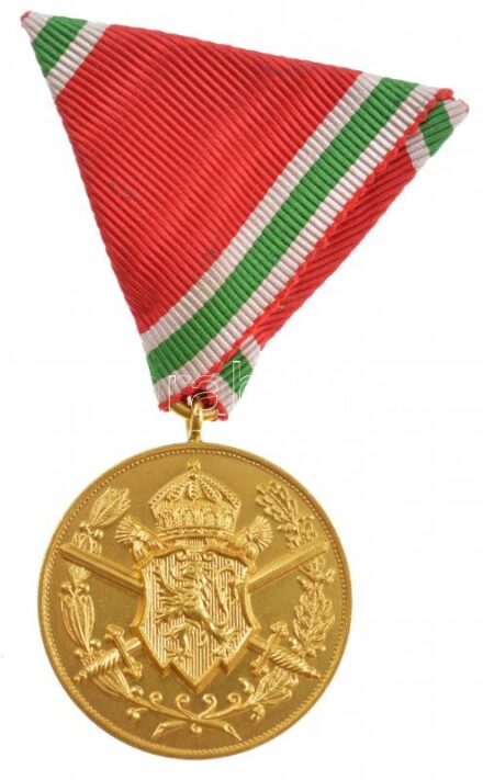 Bulgária ~1933-1939. 'Európai Háborús Emlékérem 1915-1918' aranyozott bronz kitüntetés mellszalagon T:1- patina Bulgaria ~1933-1939. 'European War Commemorative Medal 1915-1918' gilt bronze decoration with ribbon C:AU patina