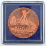 Bozó Gyula (1913-2004) 1994. 'Esztergomi Egyházmegyei zsinat' Br emlékérem dísztokban (42,5mm) T:1 - Image 3