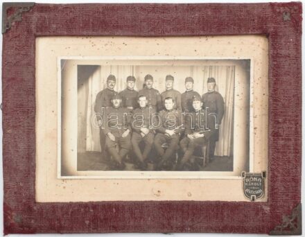 1930-as évekből katona fotó Békéscsabán, keretezett 27x21 cm