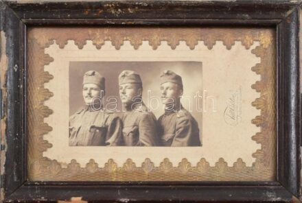 1920-as évekből katona fotó Hódmezővásárhely, üvegezett keretben 27x21 cm