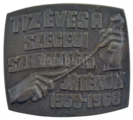 1968. 'Tíz éves a Szegedi Szabadtéri Játékok 1959-1968' egyoldalas fém plakett, hátoldalán 2db kialakított mélyedéssel (72x80mm) T:1-