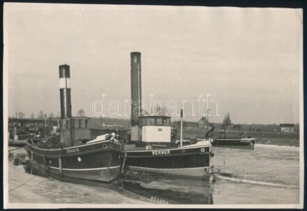 1945 Olau német kikötő a Werner és Bismarck hajókkal, a Vörös Hadsereg elfoglalta. Orosz propaganda fotó 24x16 cm