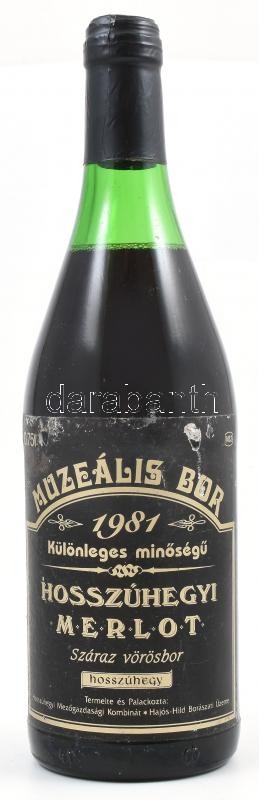 1981 Hosszúhegyi Merlot 1981, muzeális bor, hajós-bajai borvidék, szakszerűen tárolt bontatlan palack vörösbor, kopott, a címkén kis sérülésnyomokkal, 0,75l.