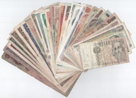 Vegyes 28db-os külföldi és magyar bankjegy tétel, mind különféle T:III,III- Mixed 28pcs of foreign and hungarian banknote lot, all different C:F,VG