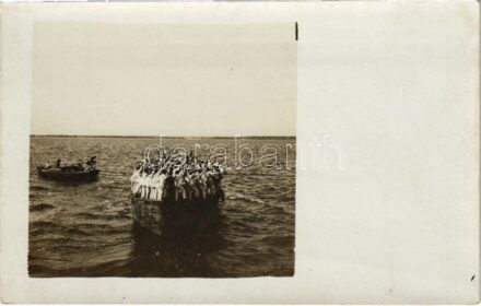 K.u.K. Kriegsmarine Matrosen mit Dampfbarke / Austro-Hungarian Navy mariners and steam barge / Osztrák-magyar matrózok tömve egy csónakban ünneplés közben, mellettük kis gőzbárka. photo