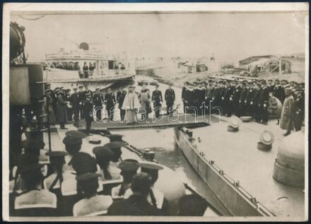 1916 Mackensen tábornok megszemléli a Dunai Flottillát. Az S. M. S. Temes és Enns hajók fedélzetén fotó, kis sarok gyűrődéssel / General Mackensen visit at the Danube Fleet.with small dog ear 18x13 cm