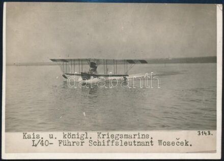 cca 1917 Haditengerészet L/40. hidroplánja felszálláskor. / Navy hydroplan airplane during take-off.18x13 cm