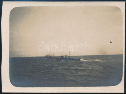 cca 1914 Az SMS. Torpedoboot 92F és 93F k.u.k. hadihajók találkozása a tengeren. Fotó 12x9 cm
