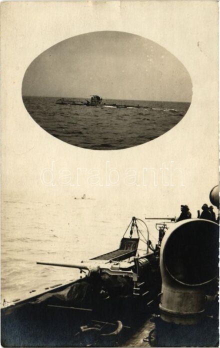 1917 Osztrák-Magyar Haditengerészet Lake-típusú tengeralattjárója matrózokkal a fedélzeten / K.u.K. Kriegsmarine Unterseeboot (U-boot) / WWI Austro-Hungarian submarine with mariners on the board. photo