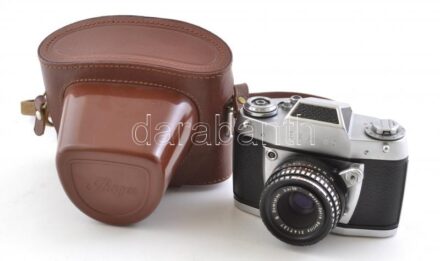 cca 1960 Exa Ihagee Dresden fényképezőgép, Meyer-Optik Görlitz Trioplan 2.8/50 mm objektívvel, eredeti bőr tokjában