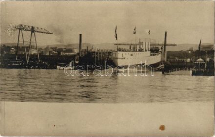 Az SMS Erzherzog Ferdinand Max Osztrák-Magyar Haditengerészet Erzherzog Karl-osztályú pre-dreadnought csatahajójának (Linienschiffe) vízre bocsátása / K.u.K. Kriegsmarine Stapellauf SMS Erzherzog Ferdinand Max / Austro-Hungarian Navy