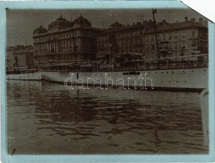 A 'GÖDÖLLŐ' egycsavaros tengeri személy és áruszállító gőzhajó Fiume kikötőjében / Hungarian passenger steamship in Rijeka, Palazzo Adria. photo (11,8 x 9 cm) (EM)