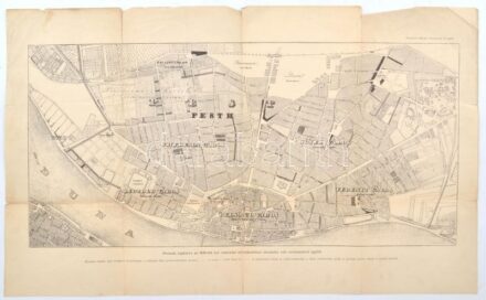 Pestnek rajzterve az 1838-dik évi vízáradat következtében munkába vett berendezésével együtt. Megjelent: Budapest műszaki útmutatója. 60x36 cm Beszakadásokkal.