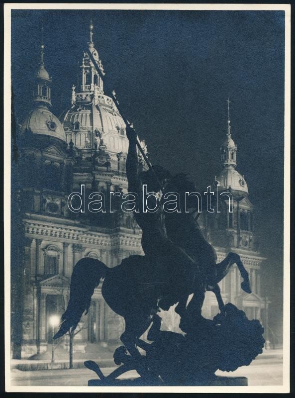 Berlini dóm, hátoldalán feliratozott fotó (Zeiss Ikon Ikonta fényképezőgéppel, Agfa filmre készült felvétel), 24x17,5 cm / Berliner Dom, photo (taken with Zeiss Ikon Ikonta camera, on Agfa film), 24x17.5 cm