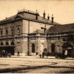 1924 Győr, vasútállomás, utcai árus, Kalodont reklám. Vasúti levelezőlapárusítás 472. (EK)
