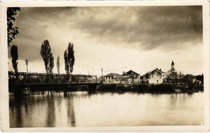 Titel, Tisza part, híd / Tisa riverside, bridge. photo