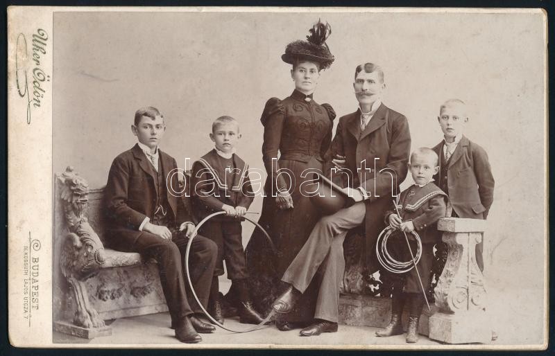 cca 1890 Uher Ödön budapesti fényképész műtermében készült, keményhátú, vintage fotó, 20,8x13,1 cm