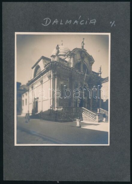 cca 1930-1940 Dalmácia (Horvátország), 4 db fotó kartonra ragasztva, 13,5x11 cm és 16,5x11,5 cm között