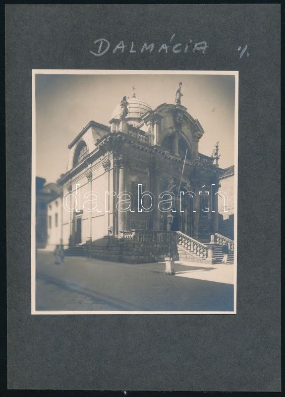 cca 1930-1940 Dalmácia (Horvátország), 4 db fotó kartonra ragasztva, 13,5x11 cm és 16,5x11,5 cm között