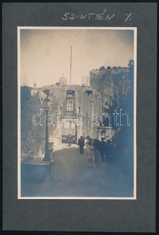 cca 1930-1940 Dalmácia (Horvátország), 4 db fotó kartonra ragasztva, 13,5x11 cm és 16,5x11,5 cm között - Image 2