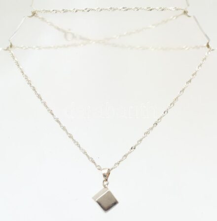 Ezüst(Ag) walles nyaklánc kocka függővel, jelzett, h: 41,5 cm, 1,7×0,8 cm, nettó: 3,2 g