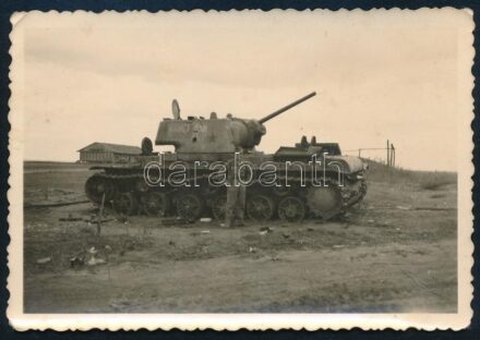 cca 1940-1944 Magyar katona elhagyott szovjet KV-1 harckocsival, fotó, 8,5x6 cm / Hungarian soldier with abandoned Soviet KV-1 tank, photo