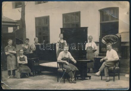 cca 1930 Bútorasztalos műhely és dolgozói. fotó 17x cm