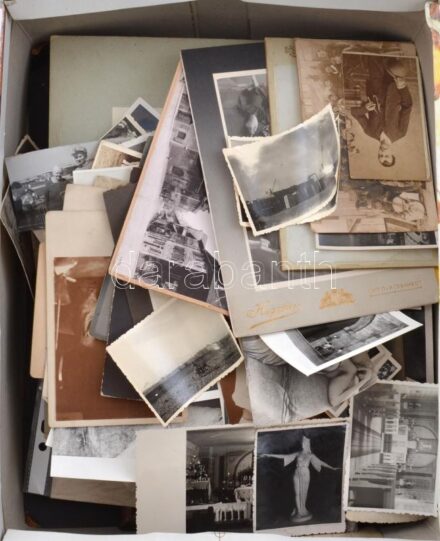 Egy doboznyi vegyes fotó tétel, benne régi sztereofotók, városképek, vizitkátryák, stb