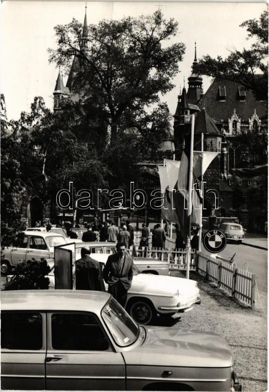1966 Budapest XIV. Nemzetközi Vásár, BMW autók. Képzőművészeti Alap modern képeslap