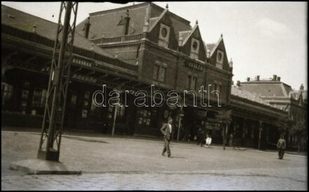 cca 1940-1950 Cegléd, vasútállomás, fotónegatív, 5×8,5 cm