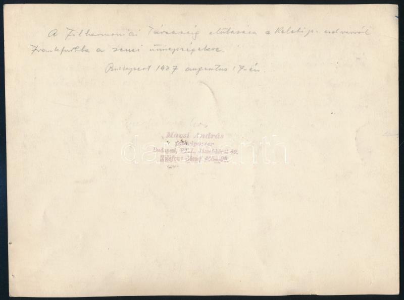 1927 A Filharmóniai Társaság elutazás a Keleti pályaudvarról Farnkfurtba a zenei ünnepségekre, 1927. aug. 17-én, 2 db fotó, az egyik Macsi András fotó a hátoldalán feliratozva,17x23 cm és 22x16 cm - Image 2