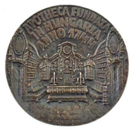 1974. 'APOTHECA FUNDATA IN HUNGARIA ANNO 1744 / IN MEMORIAM FUNDATIONIS SOCIETATIS PHARMACEUTICAE HUNGARICAE 1924-1974 - PRO MERITIS IN ARTE PHARMACEUTICA ADEPTIS (A Magyar Gyógyszerésztudományi Társaság megalakulásának emlékére - A
