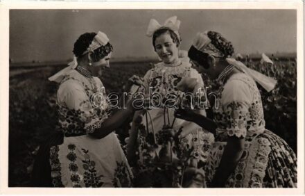 1940 Kalocsai népviselet, mákvirág / Hungarian foloklore